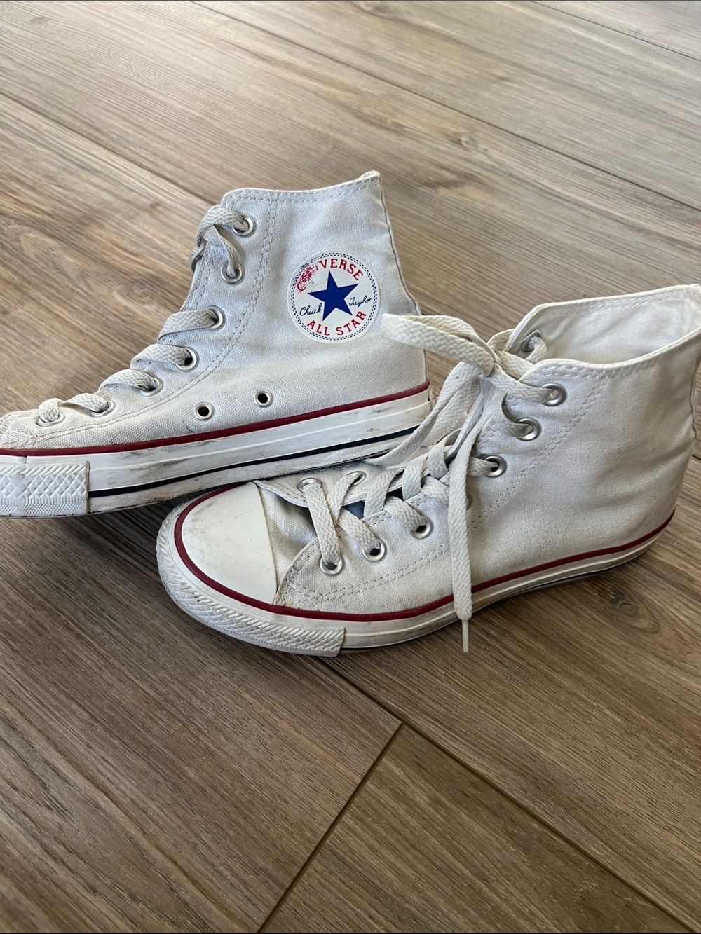 Converse White Canvas Unisex Sneaker, 7.5 women’s (5.5 men’s)